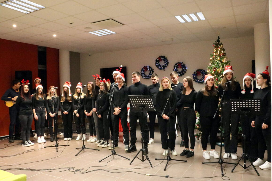 Svim na zemlji mir, veselje