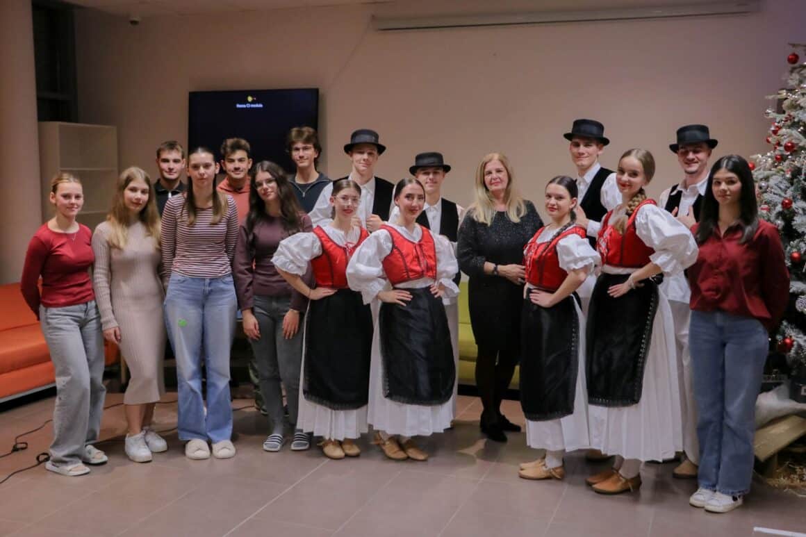 Advent u Domu – svjetlo nade, radosti i plemenitosti! Advent u Domu – svjetlo nade, radosti i plemenitosti!