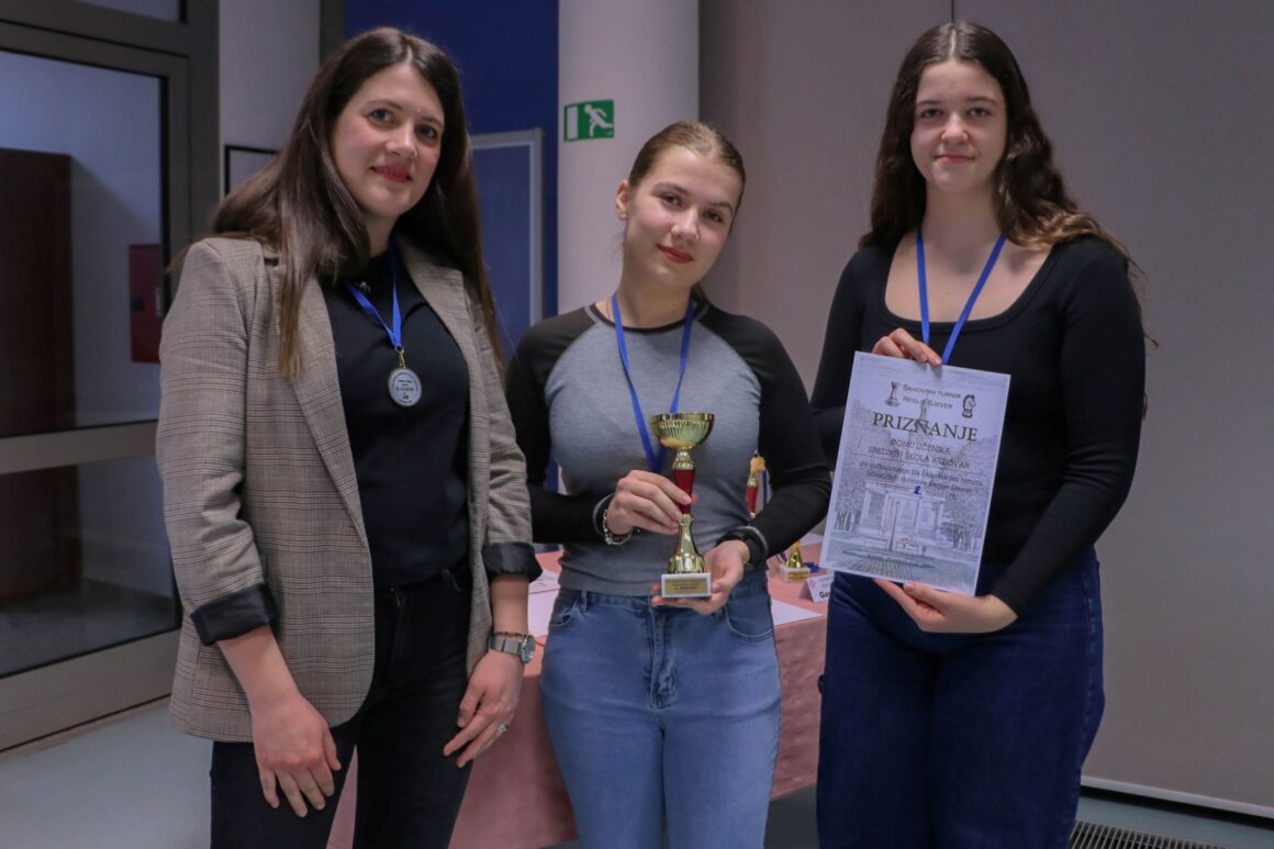 Tradicionalni šahovski turnir i ljubavne dileme